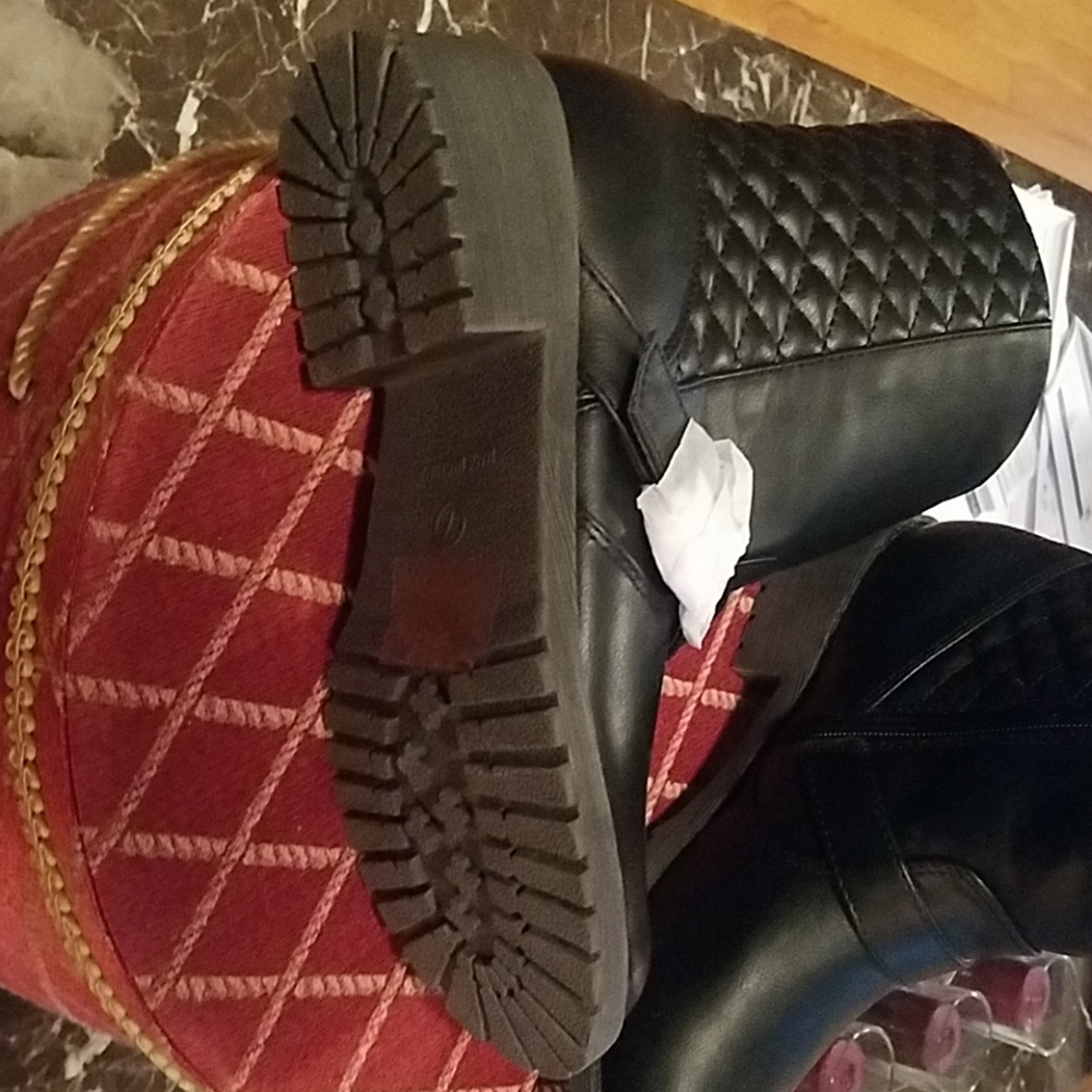 Boots - Picture 3 of 3